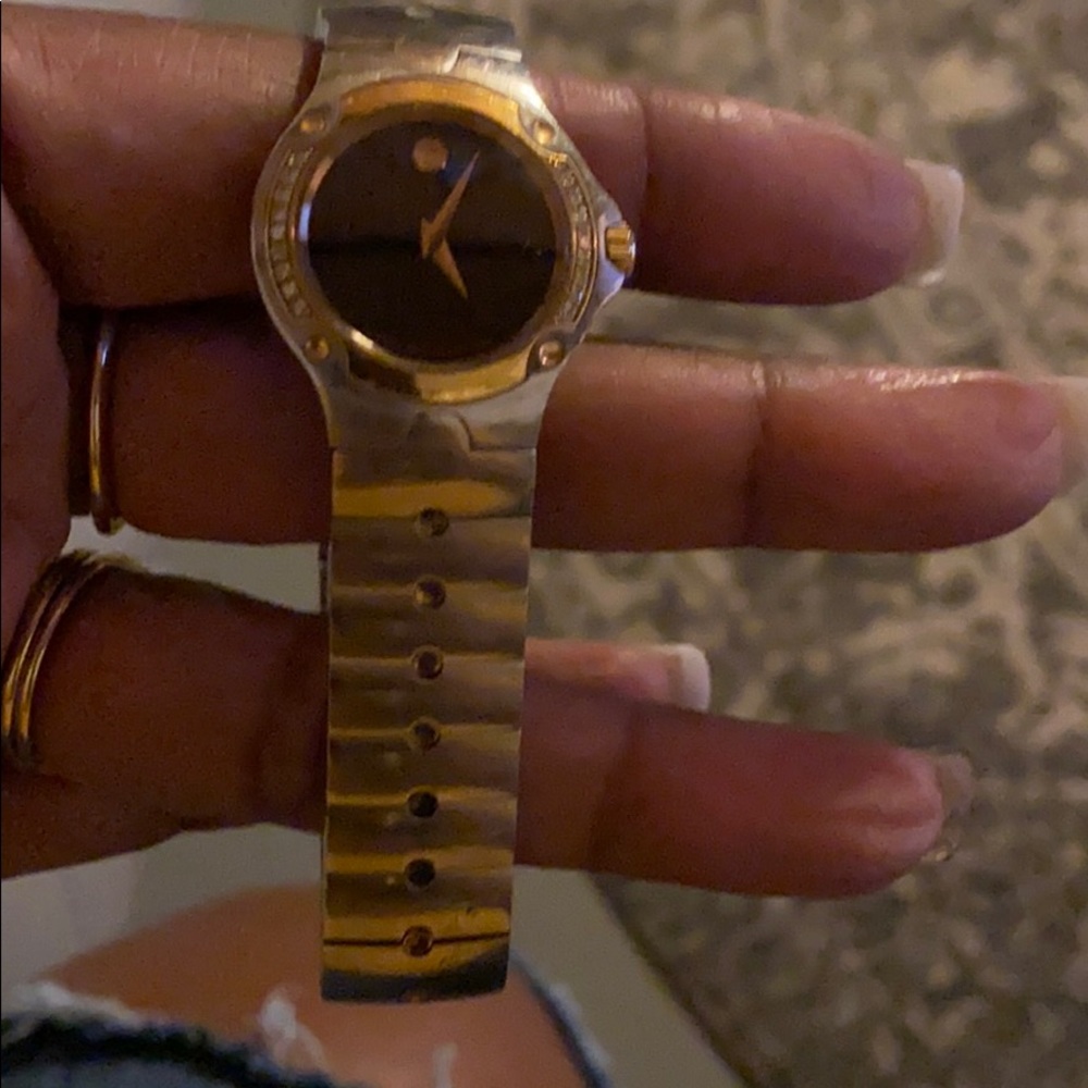 Women’s watch - Needs a battery